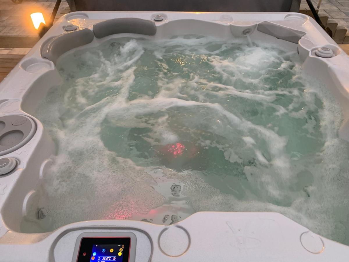 Chez La Rose Luxueuse Cottage Avec Jacuzzi Rouvres-la-Chétive Eksteriør bilde