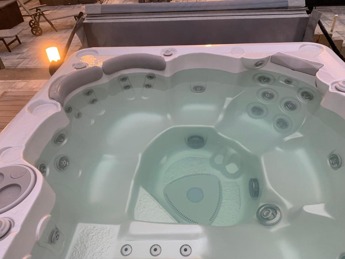 Chez La Rose Luxueuse Cottage Avec Jacuzzi Rouvres-la-Chétive Eksteriør bilde
