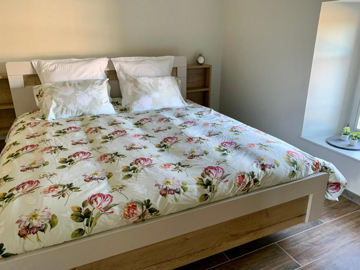 Chez La Rose Luxueuse Cottage Avec Jacuzzi Rouvres-la-Chétive Eksteriør bilde