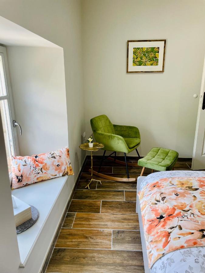 Chez La Rose Luxueuse Cottage Avec Jacuzzi Rouvres-la-Chétive Eksteriør bilde